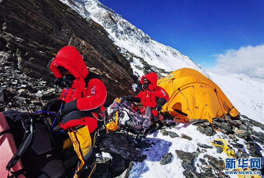 （新華視界）（2）2020珠峰高程測量登山隊向海拔8300米進(jìn)發(fā)