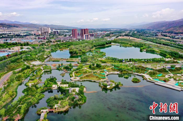 西北城市西寧立生態(tài)文明高地新典范：“一城山水、百園千姿”