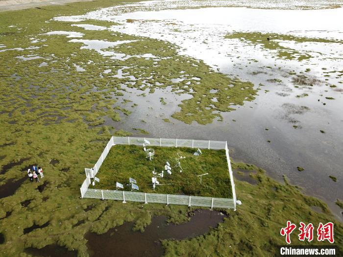 圖為玉樹隆寶高寒濕地生態(tài)氣象試驗站?！∏嗪Ｊ庀缶?供圖