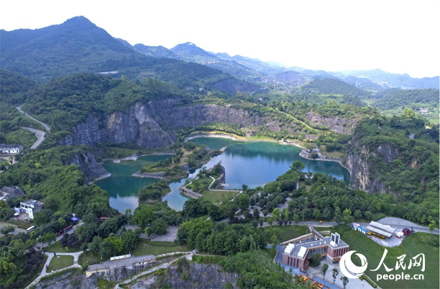 由廢棄礦山改建成的銅鑼山礦山公園。人民網(wǎng)記者 劉祎攝