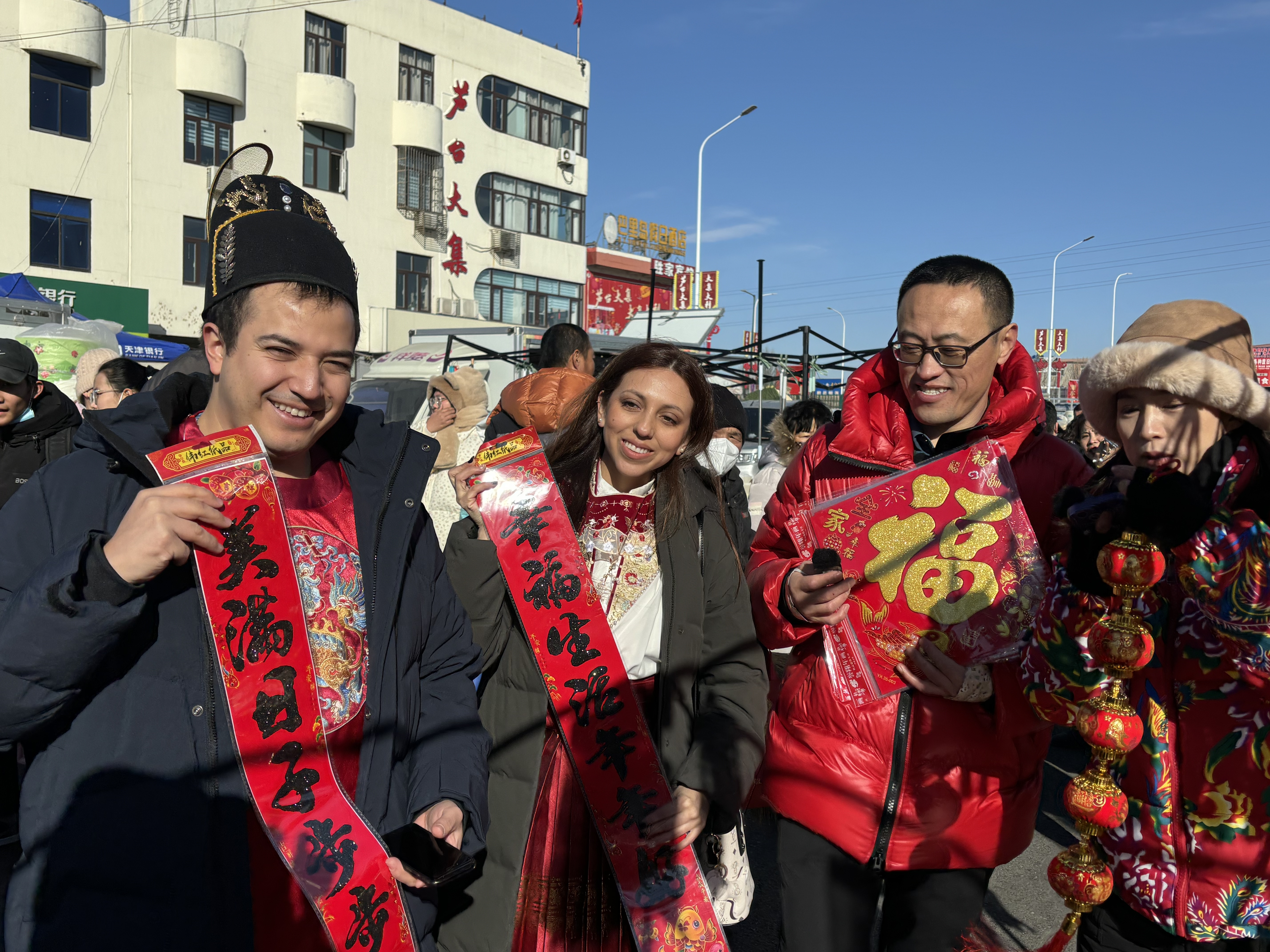 津彩過大年 | 國際青年趕鄉(xiāng)村大集 這個非遺春節(jié)收獲多多