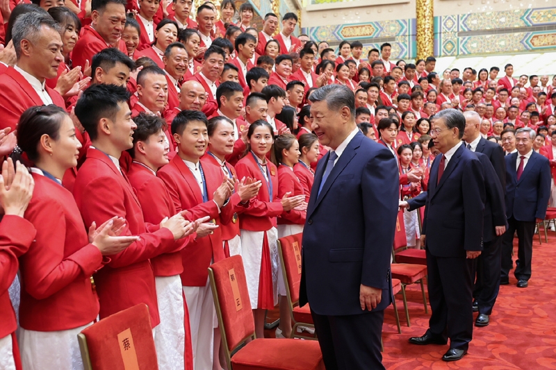 2024年8月20日，習(xí)近平總書(shū)記在人民大會(huì)堂接見(jiàn)第33屆夏季奧林匹克運(yùn)動(dòng)會(huì)中國(guó)體育代表團(tuán)全體成員。