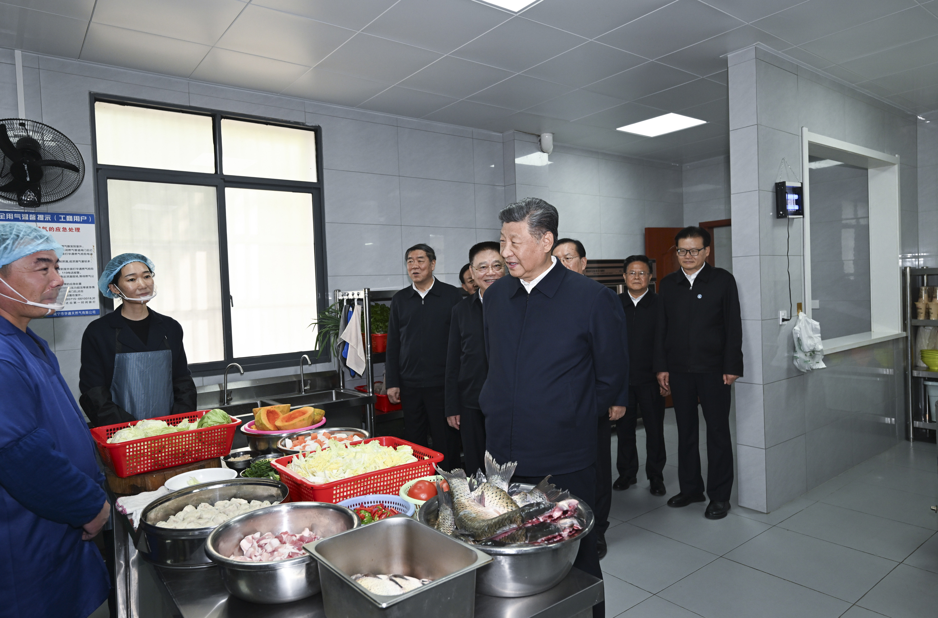 2024年11月5日，習近平總書記在湖北省咸寧市嘉魚縣潘家灣鎮(zhèn)四邑村考察。