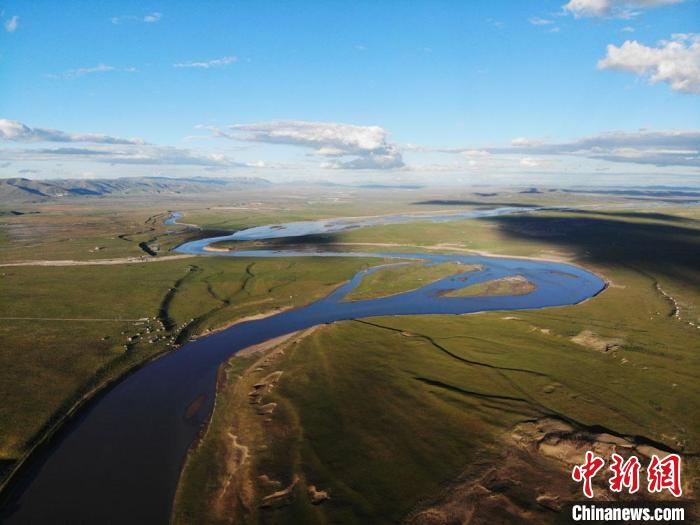 甘肅甘南啟黃河沿岸沙化區(qū)植樹(shù)治沙：為“黃河首曲”再添綠