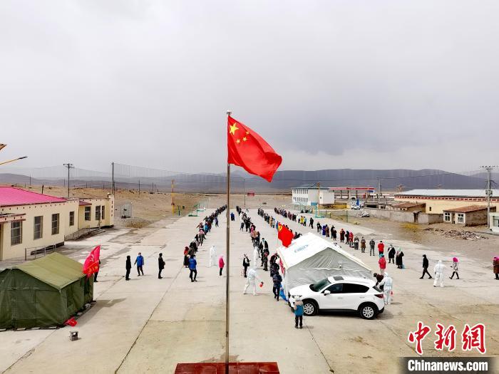 青海天峻草原核酸檢測點：牧民在哪我們就去哪檢測