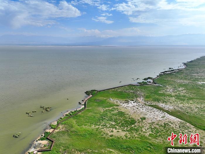 圖為航拍都蘭湖國家濕地公園。　祁增蓓 攝