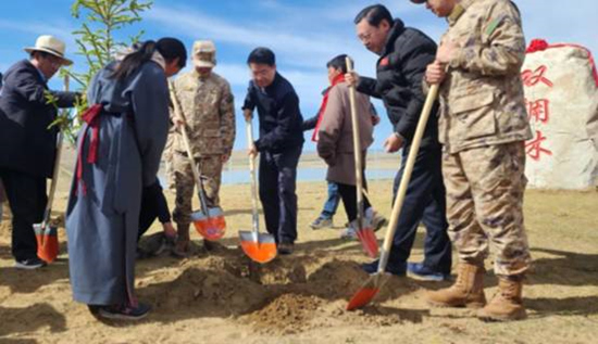 保護(hù)黃河干支流域生態(tài)，軍地共建“雙擁林”防護(hù)帶。四川省退役軍人事務(wù)廳供圖