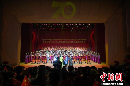 “90”后總導(dǎo)演完成西藏慶祝新中國成立70周年晚會“答卷”