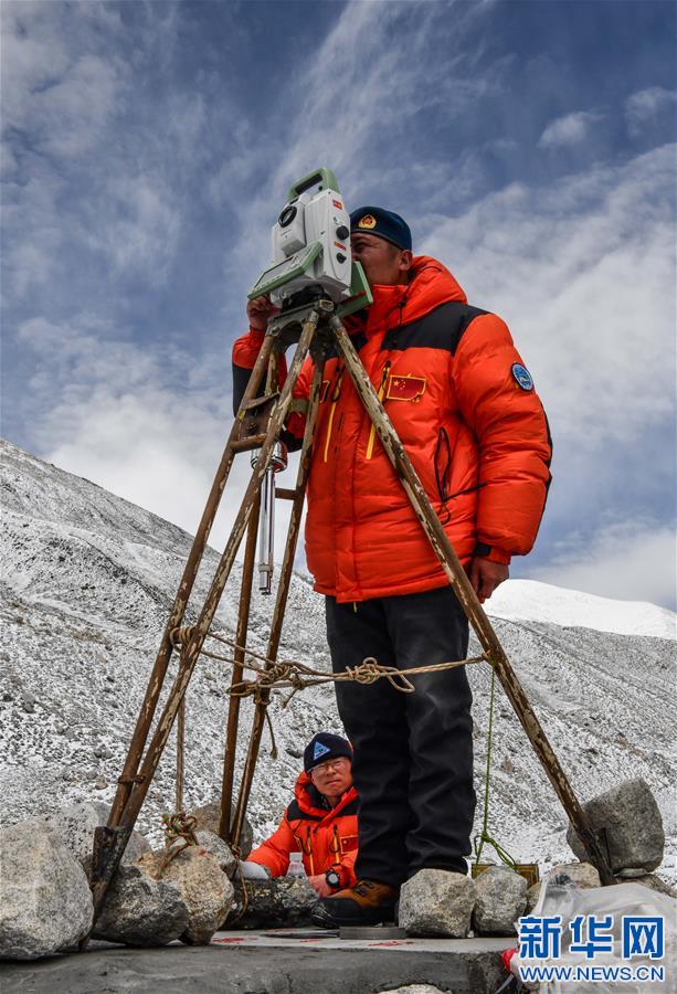 （2020珠峰高程測量）（3）自然資源部第一大地測量隊(duì)對珠峰峰頂進(jìn)行交會觀測