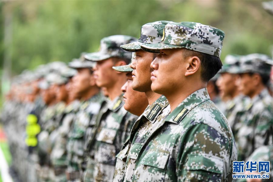 （專發(fā)新華網(wǎng)西藏頻道）拉薩警備區(qū)組織民兵軍事科目“創(chuàng)破紀(jì)錄”活動