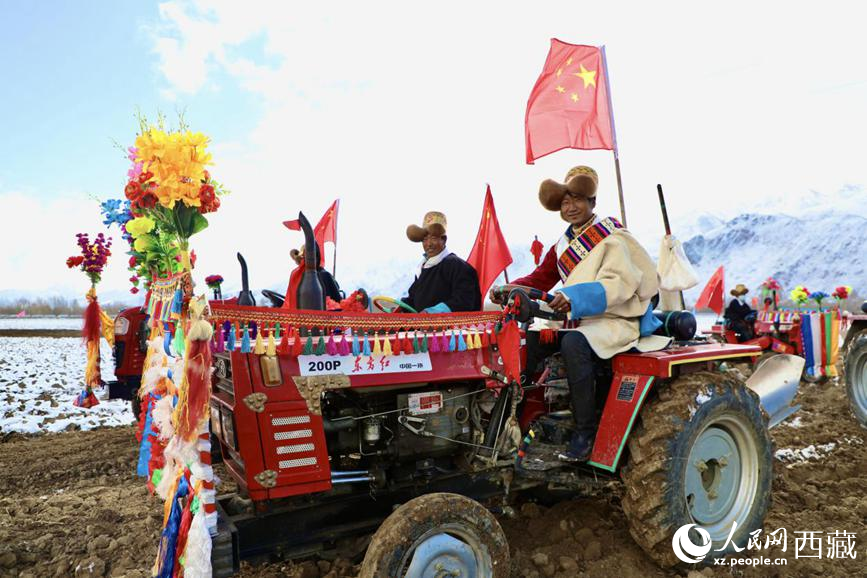 拉薩市墨竹工卡縣唐加鄉(xiāng)莫沖村的春耕儀式現(xiàn)場。人民網(wǎng) 次仁羅布攝